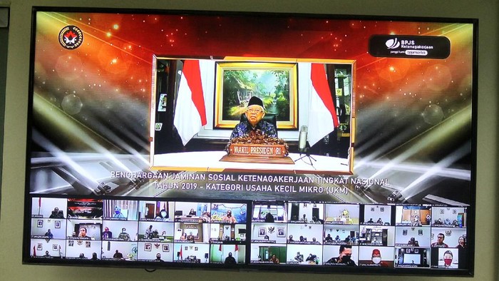 Wapres Serahkan Paritrana Award 2019 Wakil Presiden Ma'ruf Amin menyerahkan Penghargaan Jaminan Sosial Ketenagakerjaan Paritrana Award Tahun 2019, Rabu (12/8/2020) malam. Penyerahan penghargaan dilakukan secara daring.