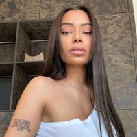 Lalu dia kehilangan kontrol dan memukul wajahku beberapa kali. Aku langsung merasa bahwa hidungku patah dan tidak bisa melindungi diri. Dia terus memukulku hingga aku terjatuh ke lantai. Dia masih terus menendangku di seluruh tubuh, cerita Yasmine.  Foto: Instagram