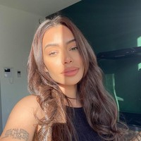 Si pria malah pergi ke kamar Yasmine dan menguncinya di kamar. Yasmine yang mulai kesal dengan pria tersebut kemudian berteriak agar dia pergi dari rumahnya.  Foto: dok. Instagram