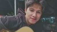 Ia pun ternyata mampu bermain gitar seperti yang kerap diunggahnya di instagram. Dok. Instagram