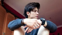 Mengetahui anaknya disukai banyak remaja wanita, Mastur pun berpesan agar selalu menjaga nama baik keluarga. Dok. Instagram