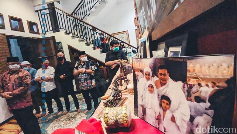 Anies dan sejumlah pejabat melayat ke rumah duka Cucu Ahmad Kurnia