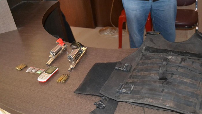Barang bukti begal yang disita polisi (Raja Adil-detikcom)