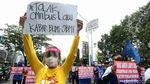 Bertepatan Sidang Tahunan DPR, Massa Buruh Tolak RUU Cipta Kerja