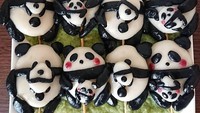 Pembuat dango bernama Nao ini membuat beragam karakter lucu. Ada bentuk panda yang menggemaskan. Nao bahkan membuat lengkap dengan anak panda. Foto: Instagram @nao2748