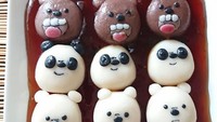 Dango yang lucu ini dibuat berbentuk karakter We Bare Bears. Ekspresi ketiga karakter tersebut digambarkan sama persis. Ada Grizzly, Panda, dan Ice Bear. Foto: Instagram @nao2748