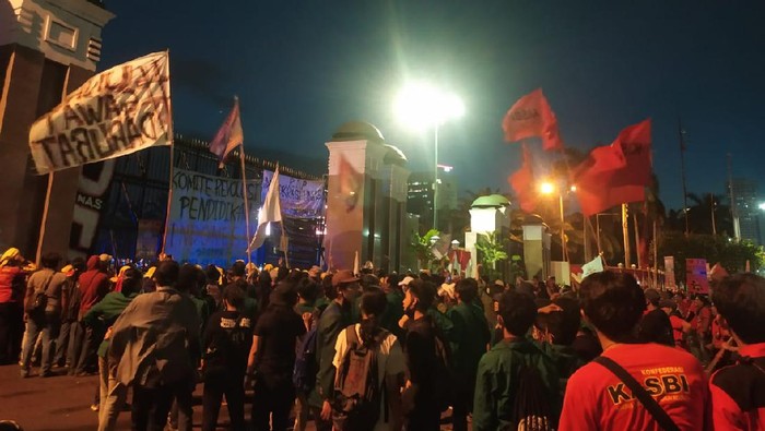 Demo buruh-mahasiswa di depan DPR