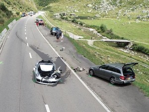 Gegara Nyalip Mobil Lambat, Porsche 911 dan Bugatti Chiron Ringsek