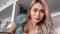 Kini ia tampil lebih seksi lagi dengan mengunggah foto tanpa atasan atau topless di instagramnya. Dok. Instagram/echafrauenreal