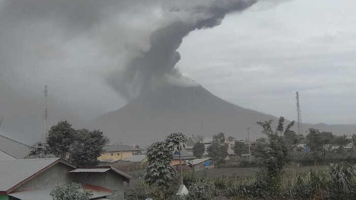 Erupsi Gunung Sinabung Jumat 14 Agustus 2020 (dok. Istimewa)