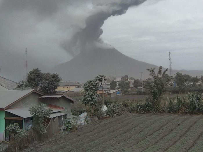 Erupsi Gunung Sinabung Jumat 14 Agustus 2020 (dok. Istimewa)