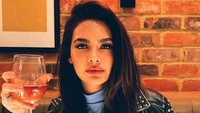 Tak heran Esha menempati posisi pertama sebagai artis paling seksi di India. Tatapannya yang tajam berhasil membuat penggemarnya meleleh dibuatnya. Foto: Instagram Esha Gupta/Ist
