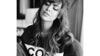 Esha Gupta merupakan model sekaligus bintang film Bollywood, yang mengawali karirnya dari Miss India Internantional di tahun 2007. Foto: Instagram Esha Gupta/Ist