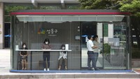 Halte bus berteknologi canggih itu pun diketahui menjadi salah satu upaya Korea Selatan untuk mencegah penyebaran virus Corona di ruang publik.