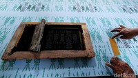  Diketahui, batik printing yang diproduksi oleh para pekerja di sana dihargai mulai dari Rp 2 ribu hingga Rp 7 ribu per meternya.