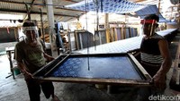 Harga tersebut tergantung dengan banyaknya warna yang dipakai.