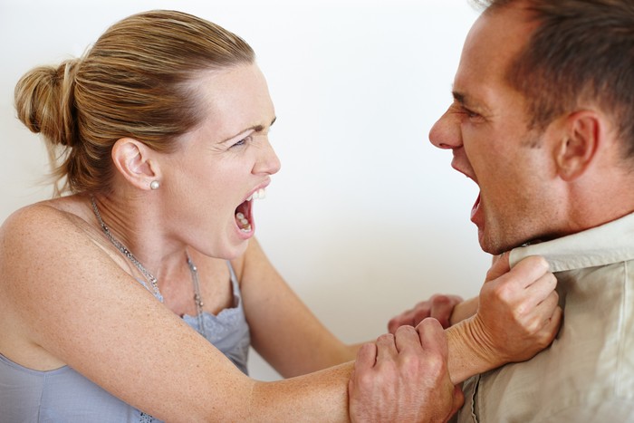 Closeup of a wife grabbing her husbands shirt in anger as they fighthttp://195.154.178.81/DATA/i_collage/pu/shoots/784503.jpg