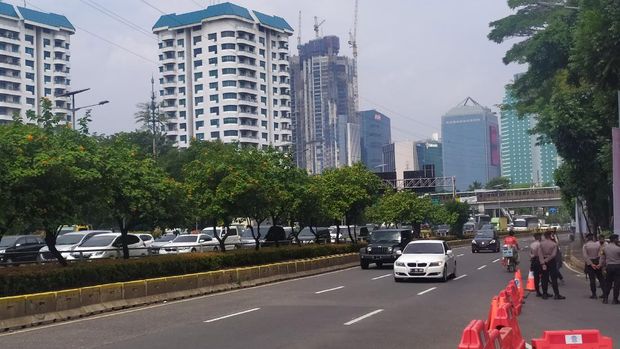 Jalan Gerbang Pemuda Senayan ditutup gegara demo (Foto: Luqman/detikcom)