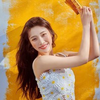 Hampir mirip, Joy pun bergaya girlie dengan crop top yang sama. Foto: Instagram/istimewa