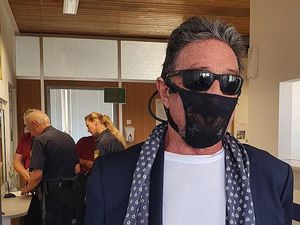 Tentang John McAfee, Miliarder Antivirus yang Pakai Thong Jadi Masker