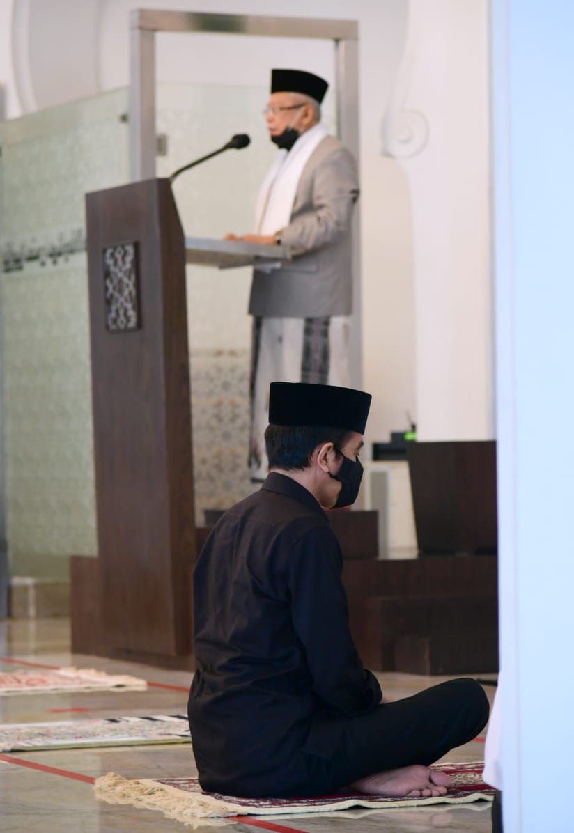 Jokowi salat Jumat