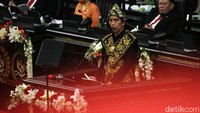 Jokowi mengajak bangsa untuk membajak momentum dari krisis akibat virus Corona (COVID-19).