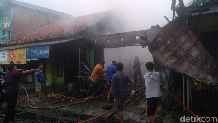 Kebakaran Rumah Makan di Karawang