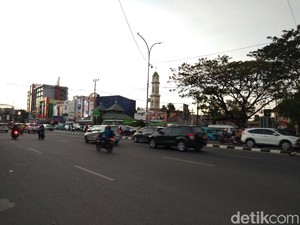 Massa Tolak Omnibus Law di Depan DPRD Sulsel Bubar, Lalin Kembali Lancar