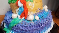 Kue tema mermaid ini juga gagal. Lihat saja buttercream dan fondantnya begitu berantakan. Jauh dari ekspektasi! Foto: Bright Side