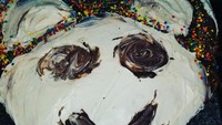 Hiii! Kue gagal ini benar-benar terlihat seram. Goresan mata dan mulutnya seperti dibuat asal dan malah jadi menyeramkan. Foto: Bright Side