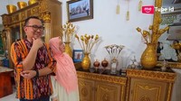 Rumahnya kayak orang kaya ya? ucap Mamah Dedeh dalam Channel YouTube Alvin and Friends. Foto: YouTube Alvin and Friends