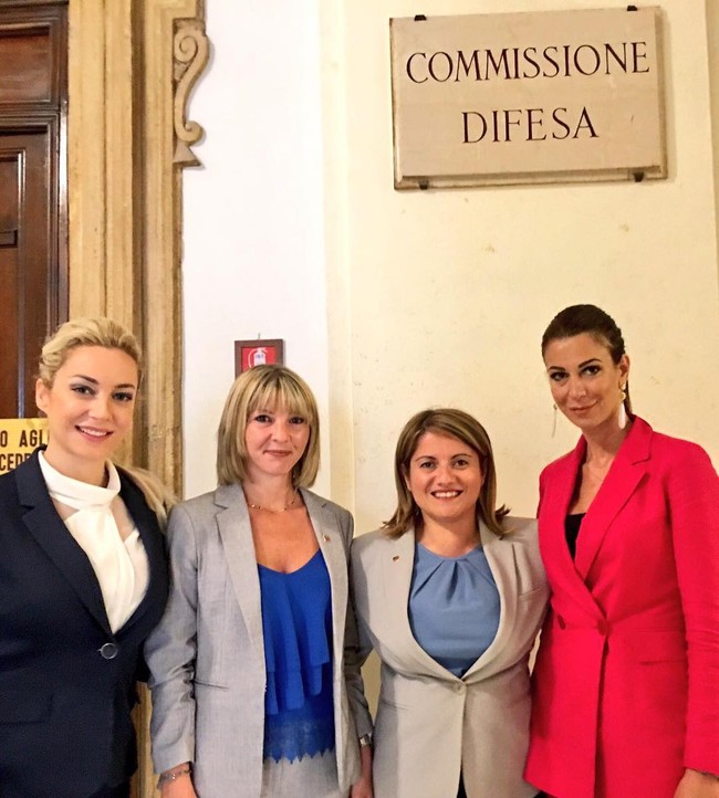 Banyak media memberitakan jika Marta menjadi penyebab Berlusconi meninggalkan Francesca yang sudah 10 tahun menjadi kekasihnya. Hubungan Martha dan Berlusconi yang diketahui media sejak Mei lalu sering diperbincangkan karena perbedaan usia dan imej Berlusconi yang pernah terlibat skandal seks. Foto: Instagram @mf9milan