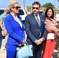 Francesa yang juga jauh lebih muda dari Berlusconi dikabarkan tengah menjalin hubungan dengan wanita bernama Paola Turci, seorang penyanyi. Karena itu, tampaknya bos media terbesar di Italia tersebut merasa tidak mau kalah dan ingin balas dendam dengan menunjukkan kemesraannya bersama pacar baru. Foto: Instagram @mf9milan