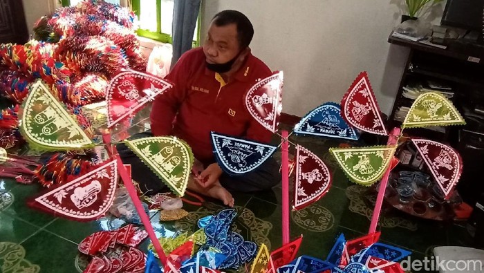 Sentra perajin mainan tradisional di Jepara masih eksis di tengah perkembangan zaman yang kian canggih. Mainan tradisional itu bahkan telah dijual ke Malaysia.