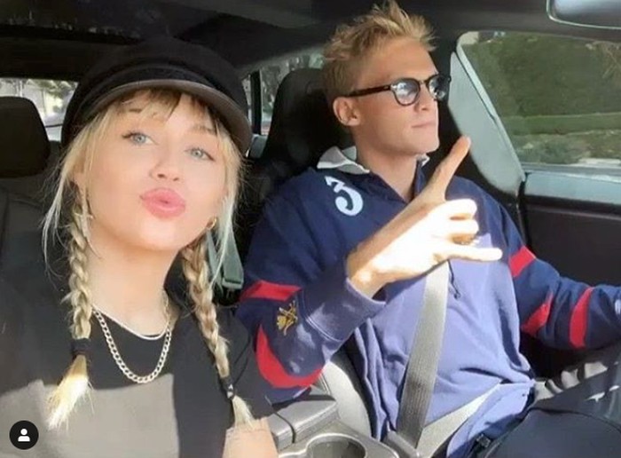 Miley Cyrus dan Cody Simpson Miley Cyrus dan Cody Simpson