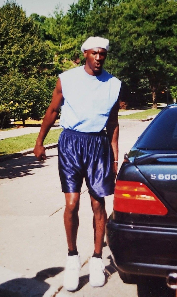 Mobil Michael Jordan Mercedes-Benz S600 Lorinser dilelang.