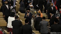 Jokowi keluar dari ruang rapat paripurna, gedung Nusantara, kompleks Parlemen, Senayan, Jakarta, Jumat (14/8/2020) bersama Wakil Presiden Maruf Amin dan Ketua DPR Puan Maharani.