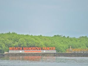 Ini Pantai Gopek, Masuknya Ya Cuma Rp 500!