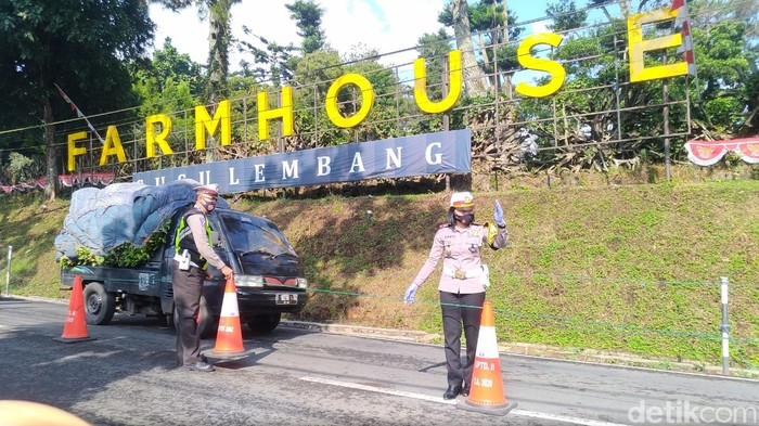 Polisi berjaga di kawasan lembang