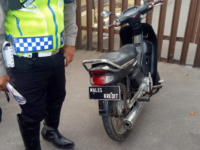 Polisi Garut Tilang Motor Males Kredit