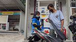 Melihat Aktivitas SPBU Mini di Tangsel