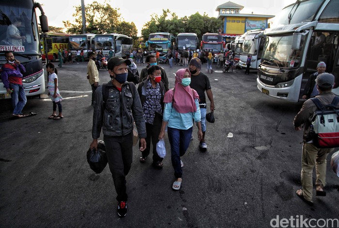 Ramainya Terminal Tanjung Priok Jelang Libur Panjang Ramainya Terminal Tanjung Priok Jelang Libur Panjang