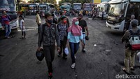PSBB yang akan diterapkan ini sama seperti yang pernah diberlakukan pada Maret lalu. Di mana beberapa kegiatan bisnis termasuk angkutan kendaraan yang keluar masuk ibu kota pun akan dibatasi. Pradita Utama/detikcom  