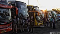 Saat ini angkutan bus antar kota dan provinsi perlahan kembali pulih di masa PSBB Transisi.  