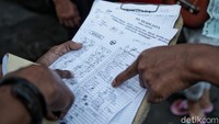 Bus-bus ini beroperasi dengan tetap menerapkan protokol kesehatan dan pembatasan jumlah penumpang.  