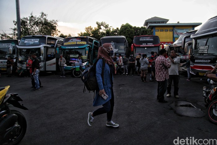 Ramainya Terminal Tanjung Priok Jelang Libur Panjang Ramainya Terminal Tanjung Priok Jelang Libur Panjang