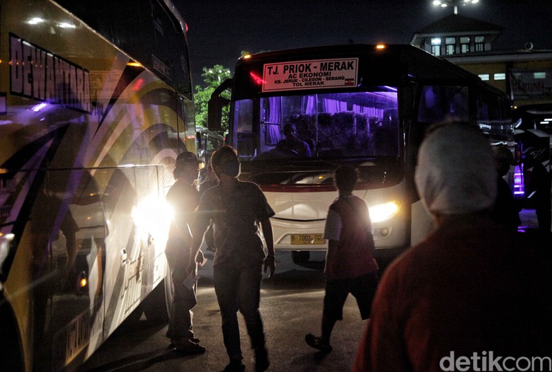 Ramainya Terminal Tanjung Priok Jelang Libur Panjang Ramainya Terminal Tanjung Priok Jelang Libur Panjang