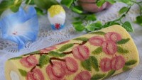 Peach adalah salah satu buah populer di Jepang, biasanya hadir sepanjang musim semi. Buah ini pun dijadikan inspirasi hiasan roll cake. Foto: Instagram @ojiobachanok