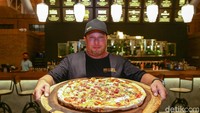 Shotgun Social dikomandoi oleh Joshua Harrison (44) yang berasal dari Toronto, Kanada. Sudah lebih dari lima tahun ia tinggal di Indonesia dengan sebelumnya telah berpengalaman membuka kafe di Australia.