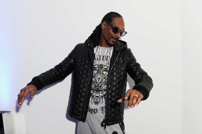 MILAN, ITALY - JANUARY 17:  Snoop Dogg poses in the backstage of the Philipp Plein Show as a part of Milan Menswear Fashion Week Fall Winter 2015/2016 on January 17, 2015 in Milan, Italy.  (Photo by Matteo Valle/Getty Images)